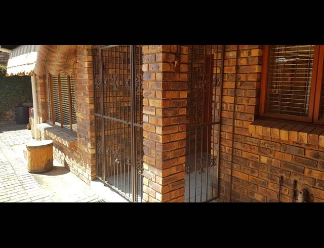 3 BEDROOM SIMPLEX RENTED IN PELHAM